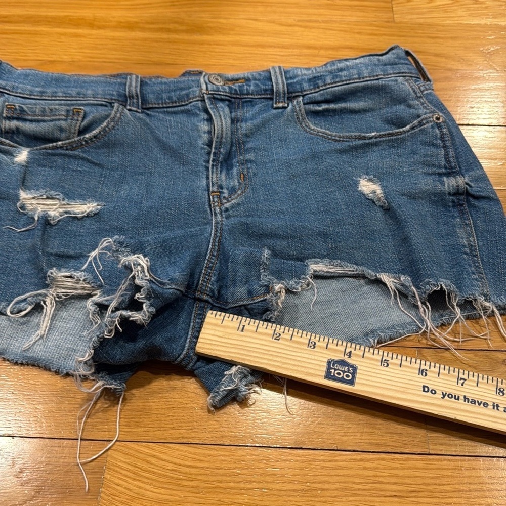 Old Navy Blue Distressed Jean Shorts with Frayed Hem - Picture 5 of 10